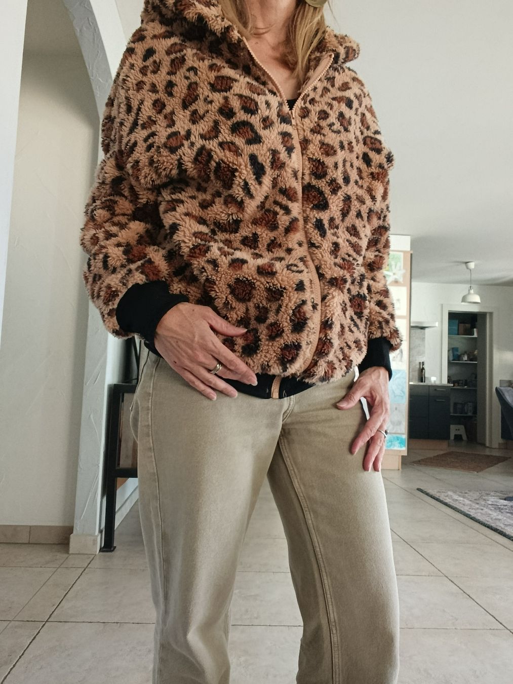 Vestes: JAQUETTE LÉOPARD PELUCHE S – D'occasion à Sierre par shirley04 1