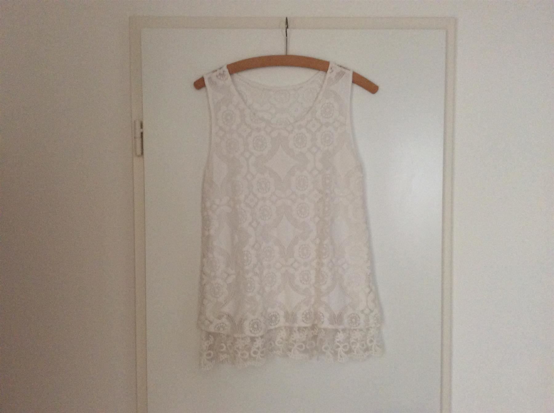 Top: Schicke Bluse weiss Gr. M Fabrikneu – Nuovo e nell'imballaggio originale da Wetzikon ZH venduto da Laube02