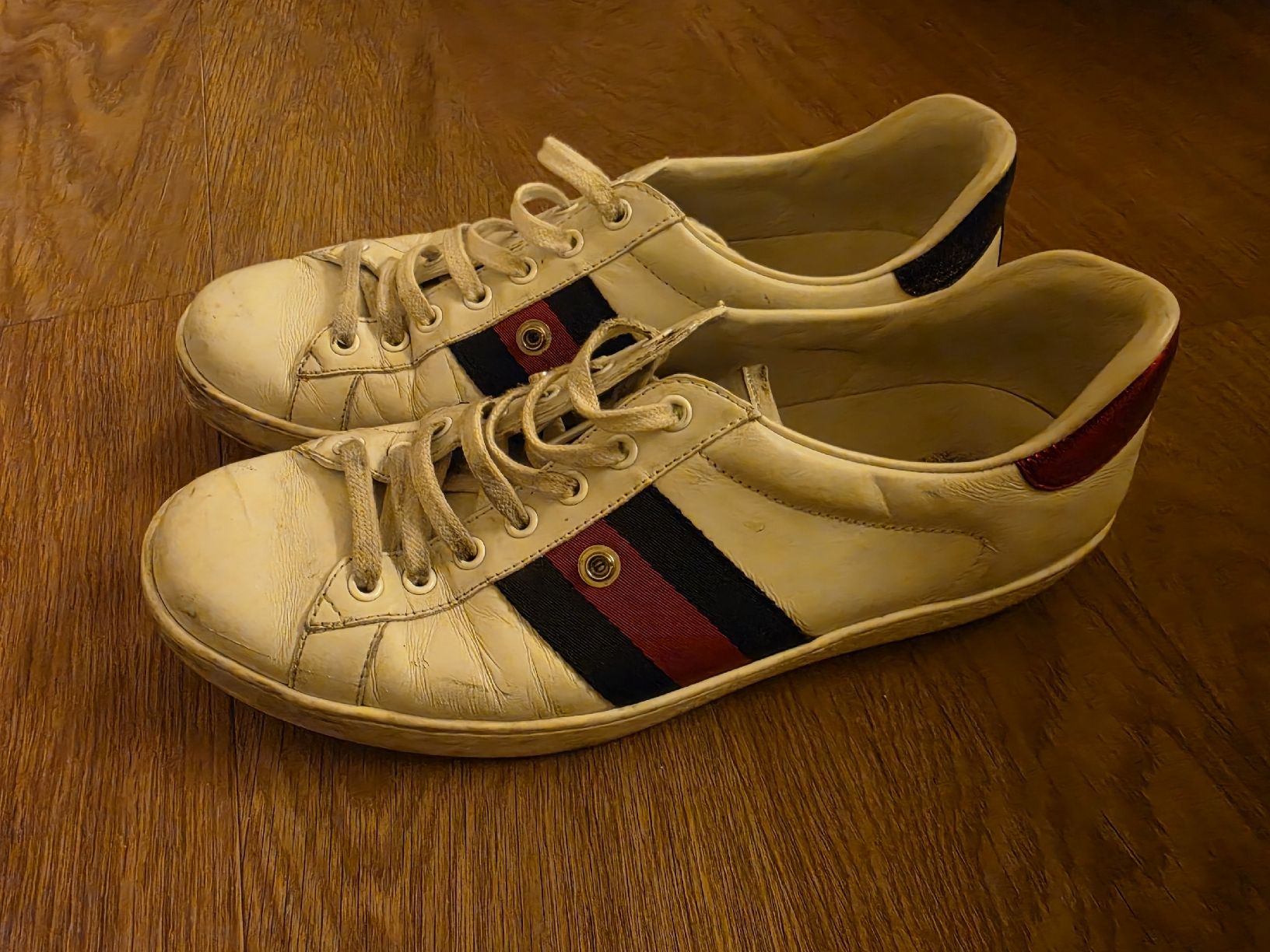Gucci Herrenschuhe: Gucci White Leather Ace Sneakers with Removable Patch  – Gebraucht aus Effretikon von gen_w9wk 6