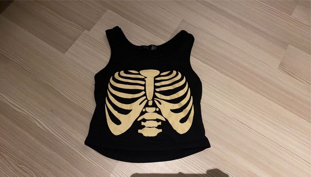 Y2K Graphic Skull Ribs Design Black Shirt Kaufen auf Ricardo