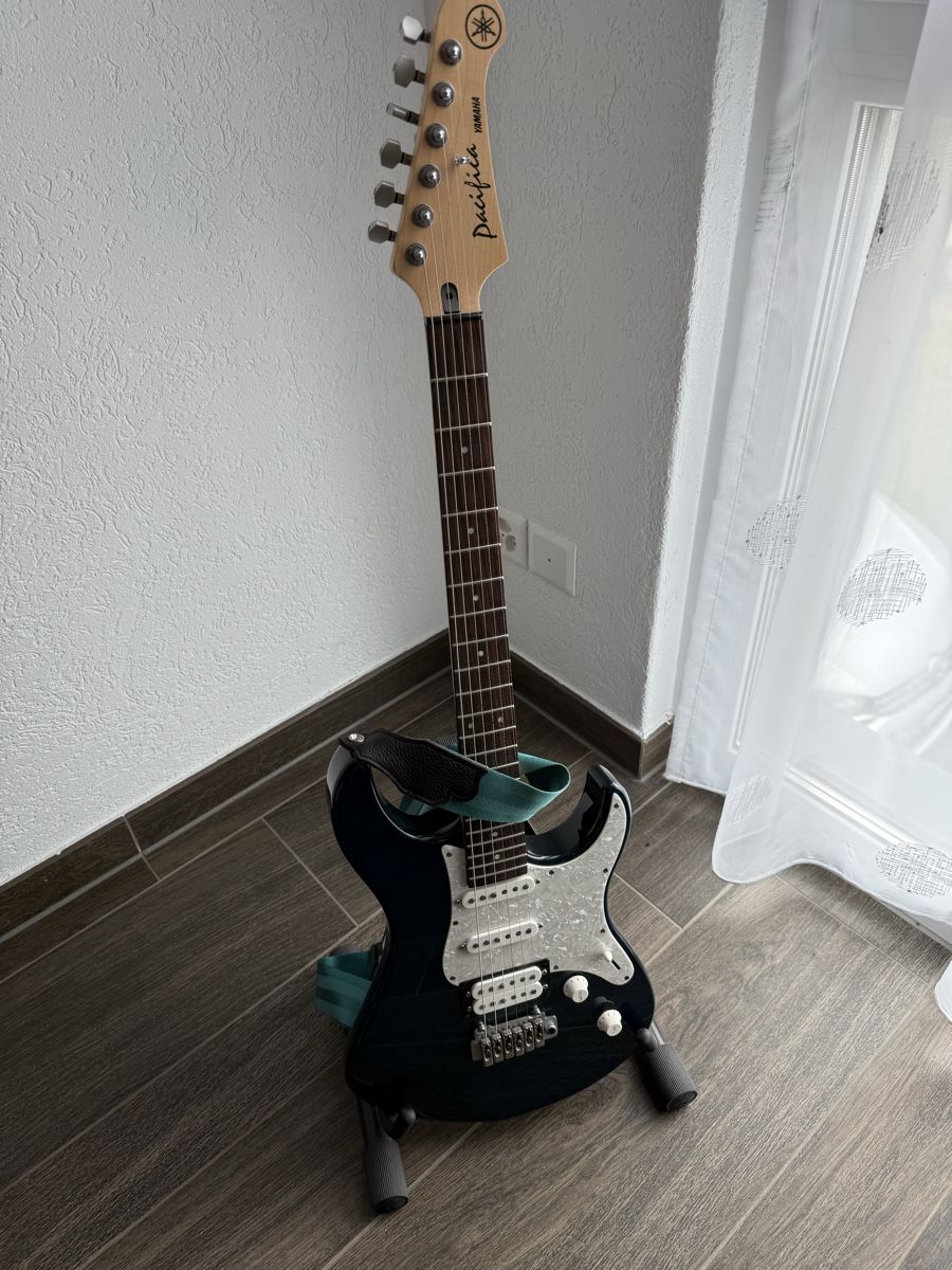 Yamaha Strumenti musicali: E-Gitarre Yamaha Pacifica inkl. Tasche und Ständer – Nuovo (secondo la descrizione) da Gunzgen venduto da Fra1990
