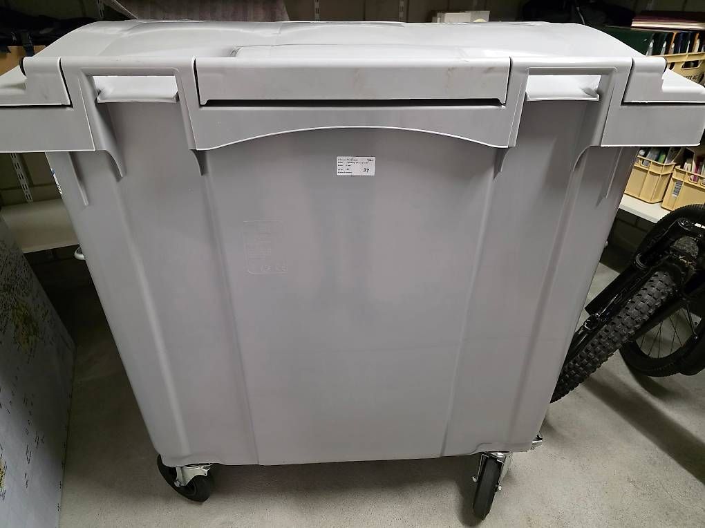 Altro per Ufficio & Commercio: Ochsner Container 770 Liter grau neu – Usato da Stetten AG venduto da Senderos 2