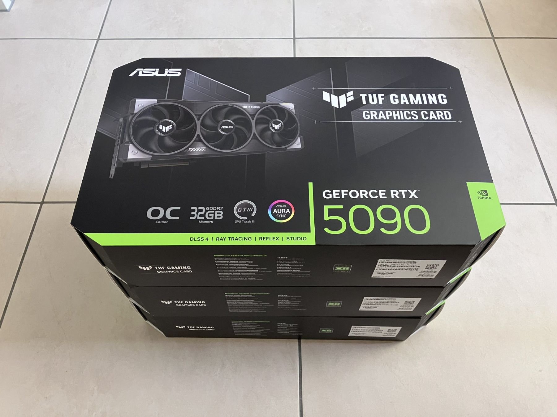 Asus Schede grafiche: 3 x ASUS RTX 5090 TUF OC + blocs EK-Quantum Vector³ – Nuovo e nell'imballaggio originale da Schübelbach venduto da jea_5h5k 3
