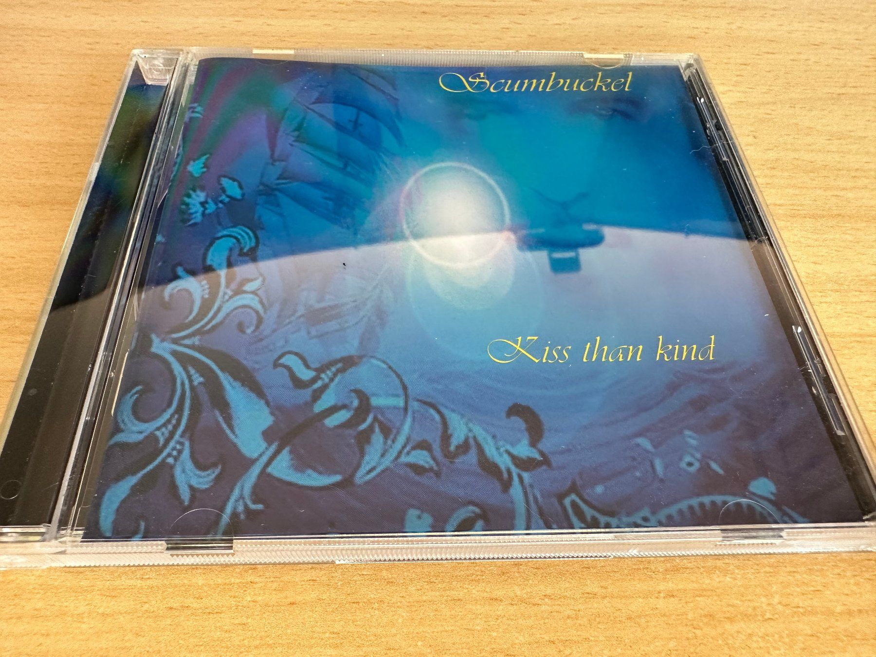 CDs: Scumbucket – Kiss Than Kind – D'occasion à Rikon im Tösstal par Alpenmutz