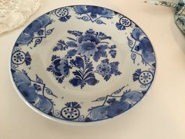 Echter Delfsblau Teller, Blumenmotiv, porcelijne fles, 1977