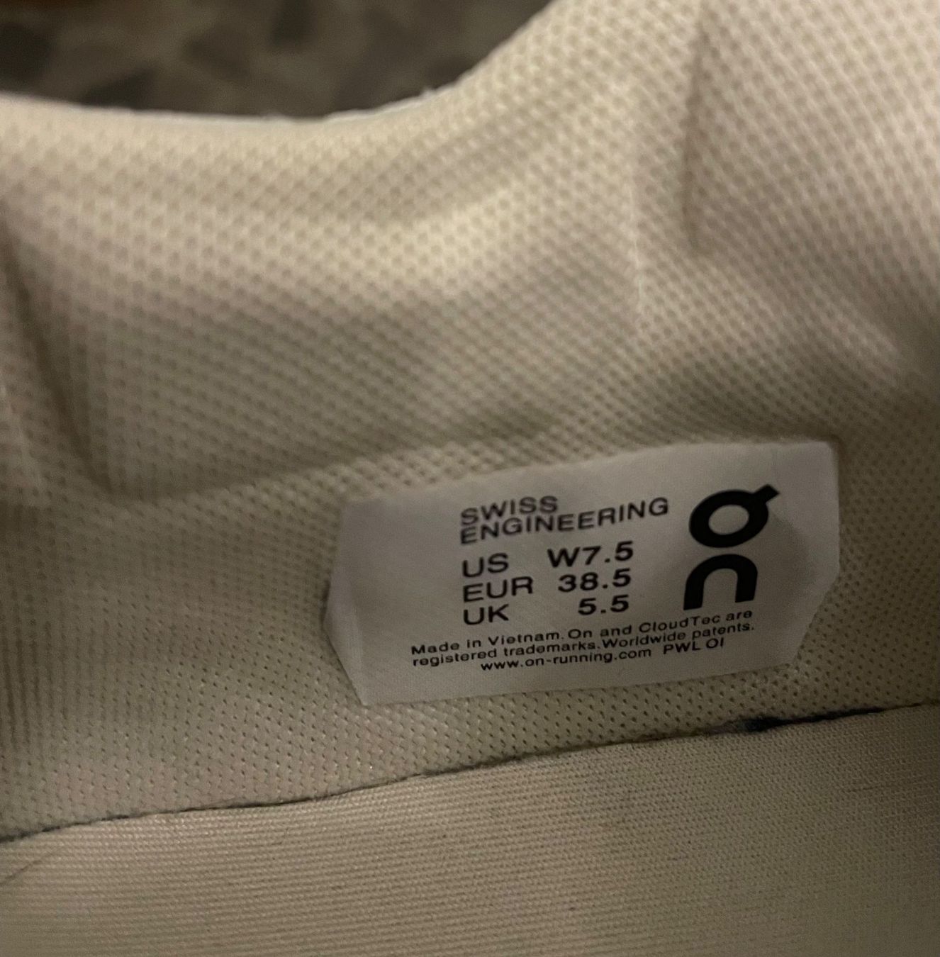 On Scarpe da donna: On Sneakers Grösse 38.5 Damen weiss – Nuovo (secondo la descrizione) da Dietikon venduto da Agiraffe 4