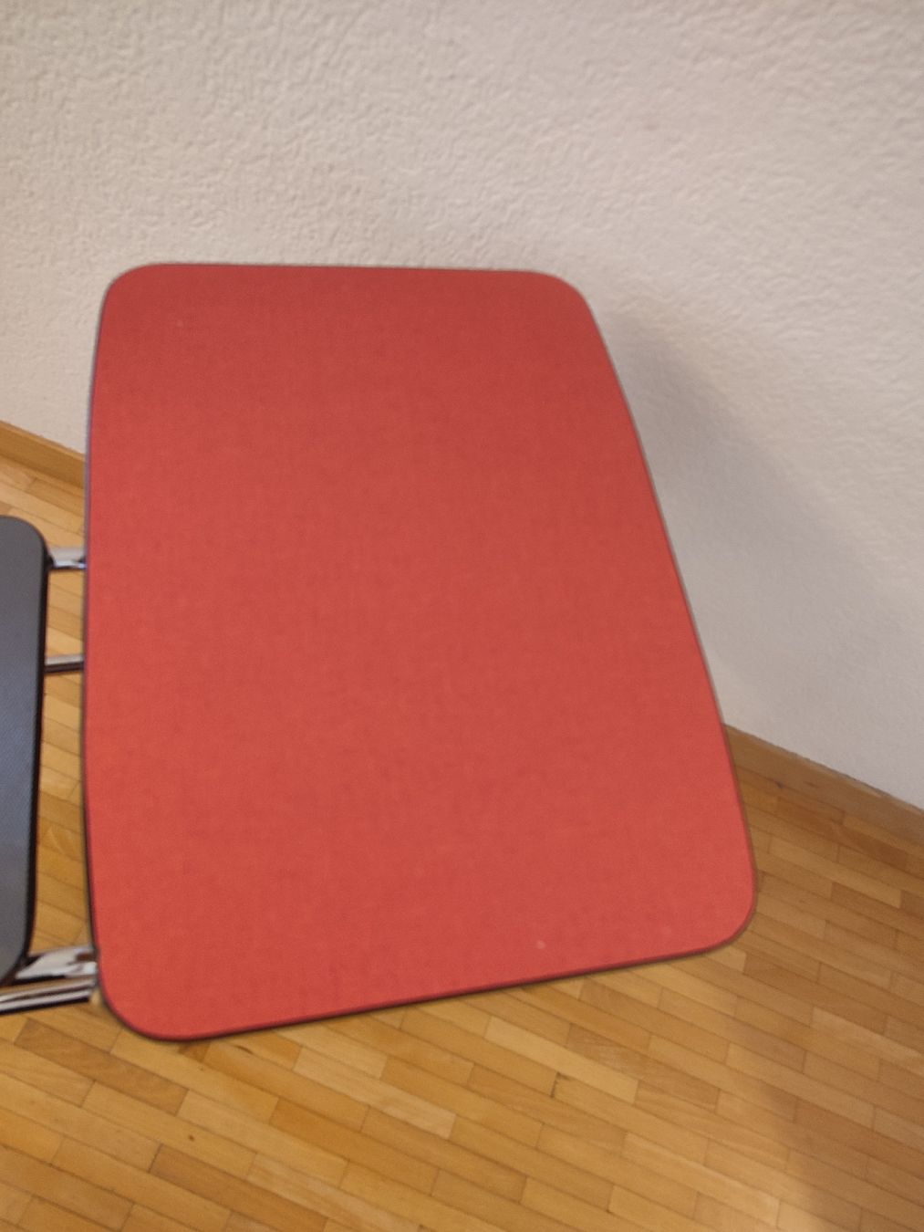 Sgabelli: Tabouret en Formica vintage – Usato da Bougy-Villars venduto da Vogue 1