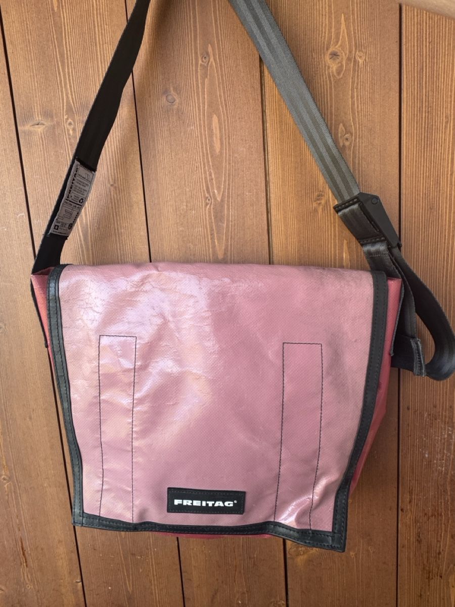 Freitag Taschen für Damen: Freitag Tasche Pink Rosa – Gebraucht aus Chur von arxi