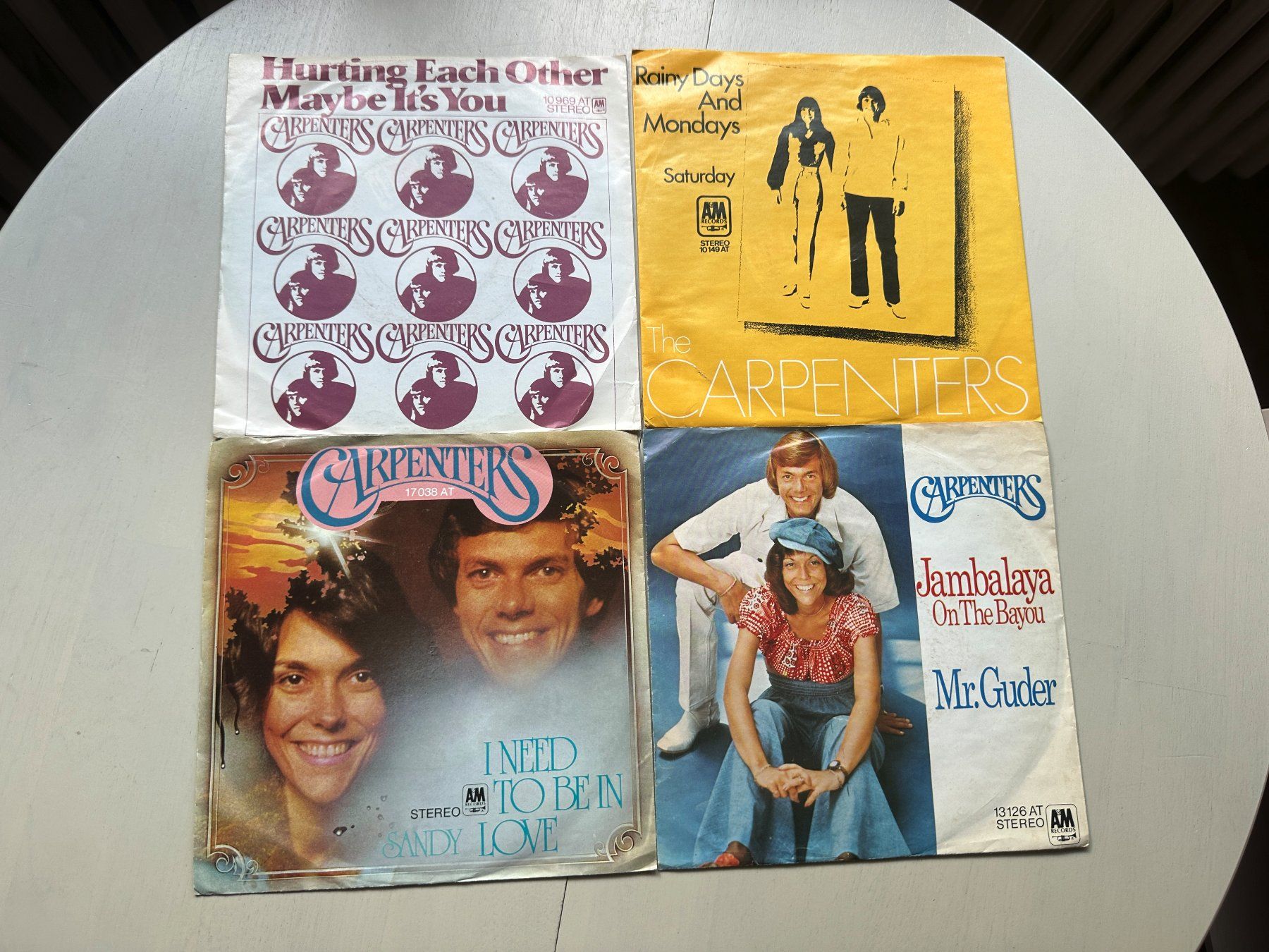 Schallplatten: CARPENTERS tolle Single Sammlung Please Mr. Postman Beatles – Gebraucht aus Basel von Partridge