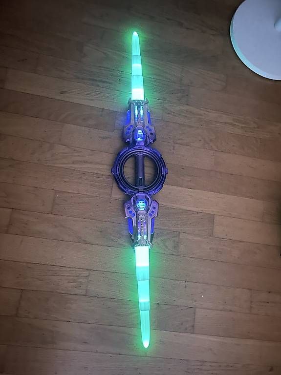 Altro per Film & Serie: LED Schwert / Leuchtstab mit Farbwechsel Drehfunktion – Usato da Niederhasli venduto da ioa_k5sq 3