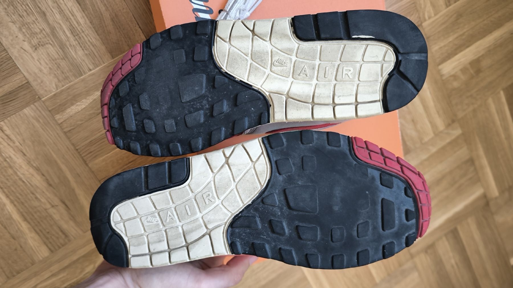 Nike Chaussures hommes: Nike Air Max 1 - OG 2012 – D'occasion à St-Prex par Deetouch 1