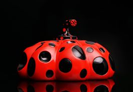 Yayoi Kusama,Red Pumpkin, 2019. Lacquer painted cast resin.