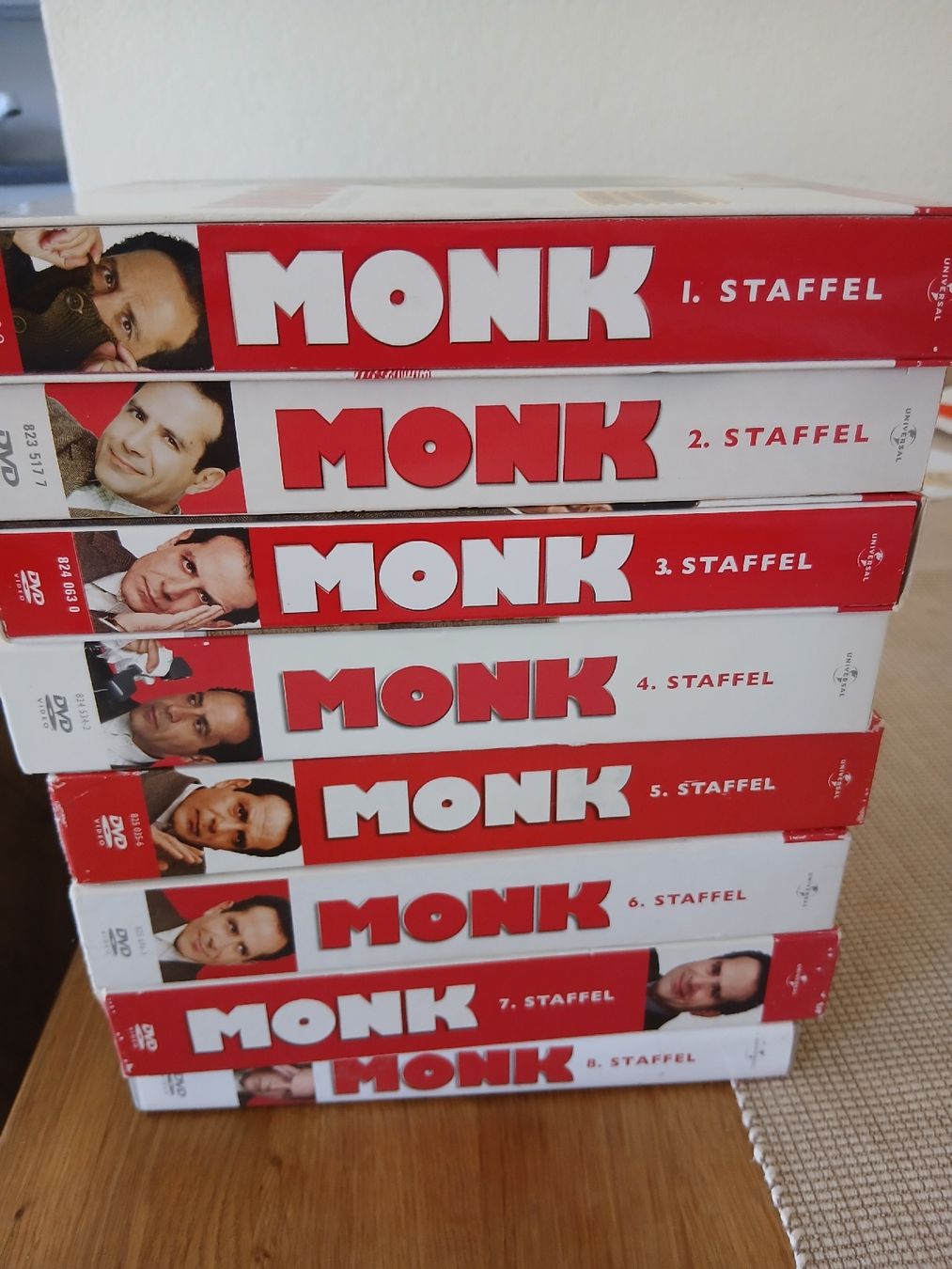 Tutti i DVDs: Monk Serie 1-8 Komplett – Usato da Bonstetten venduto da PixelFox