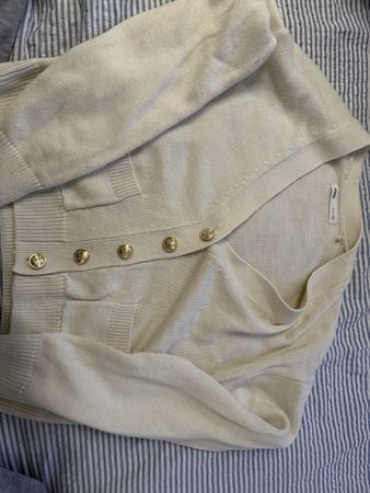 Strickjacke beige Grösse XS mit schönen Knöpfen im Herbst