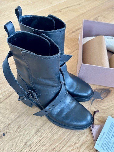 Scarpe da donna: Original GIANVITO ROSSI BOOTS - Gr. 39,5 - schwarz – Usato da Vaduz venduto da HAF2010 1