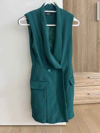 Ungetragenes Westen-Kleid