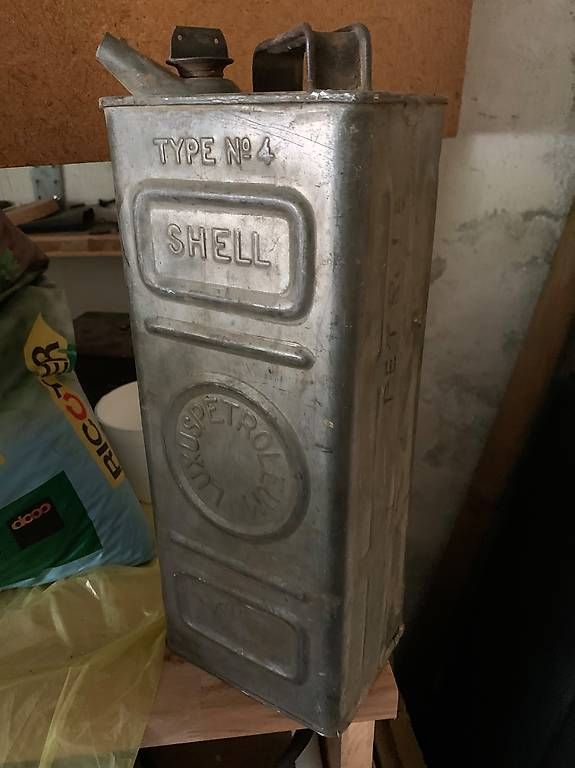 Taniche per benzina: Ancien jerrican shell – Usato da Le Mont-sur-Lausanne venduto da pasassez 1