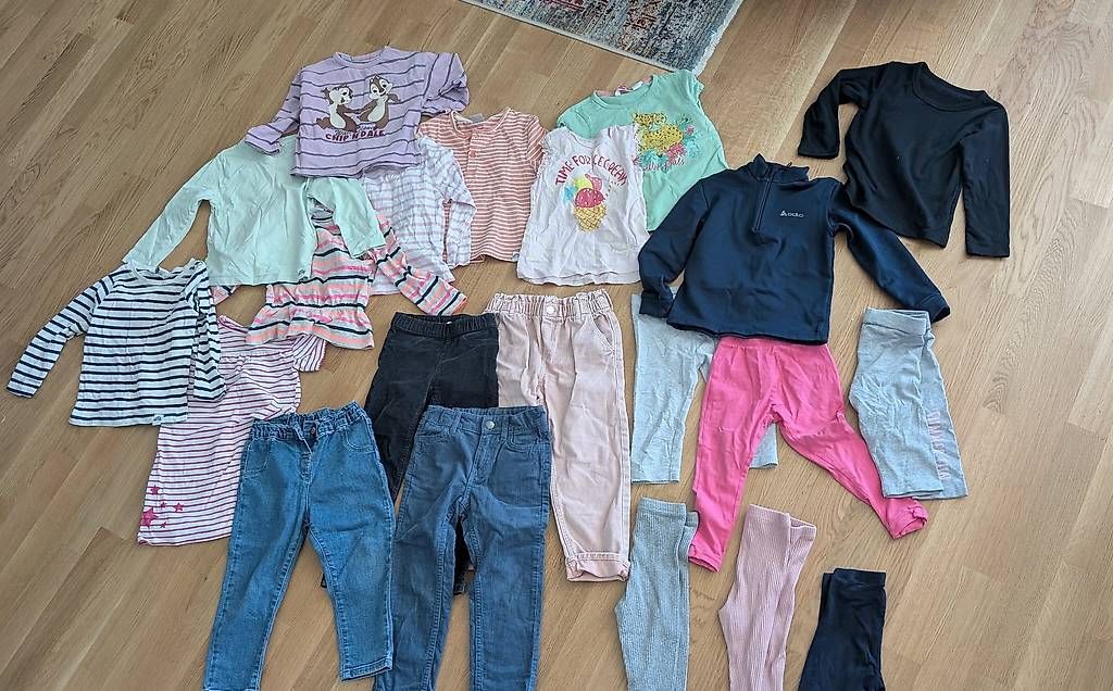 Lotti & Set di vestiti: Kleider Set gr 104  – Usato da Root venduto da vin_wr2l 1