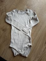 Langarmbody Name It beige mit Spitzenkante Grösse 86