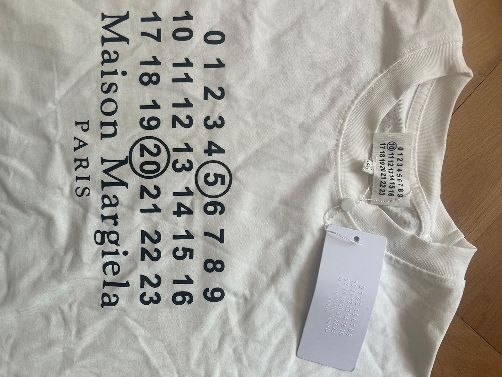 T-shirt: Weisses T-Shirt – Nuovo (secondo la descrizione) da Bern venduto da ndi_p22y 2