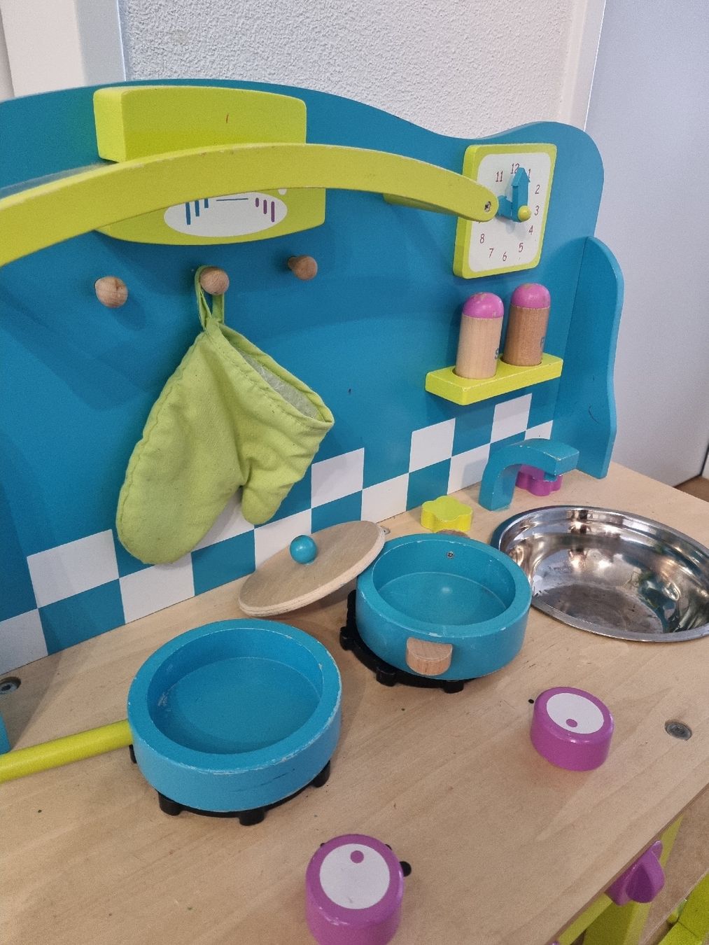 Spielzeuge: Kinderküche mit Zubehör – Gebraucht aus Rümlang von mic_pb6d 3