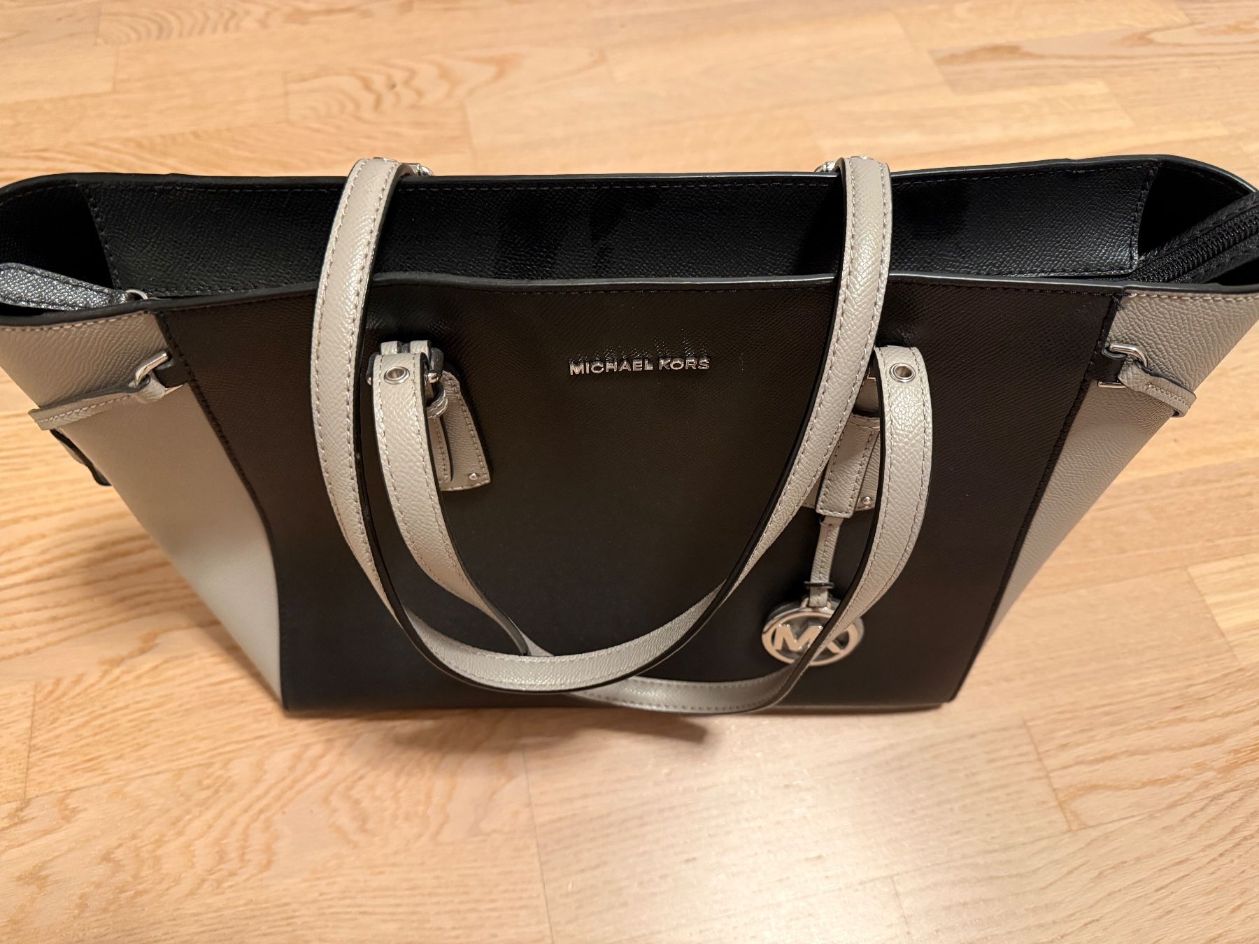 Michael Kors Sacs femmes: Michael Kors Tasche – D'occasion à Liestal par Elfenlicht