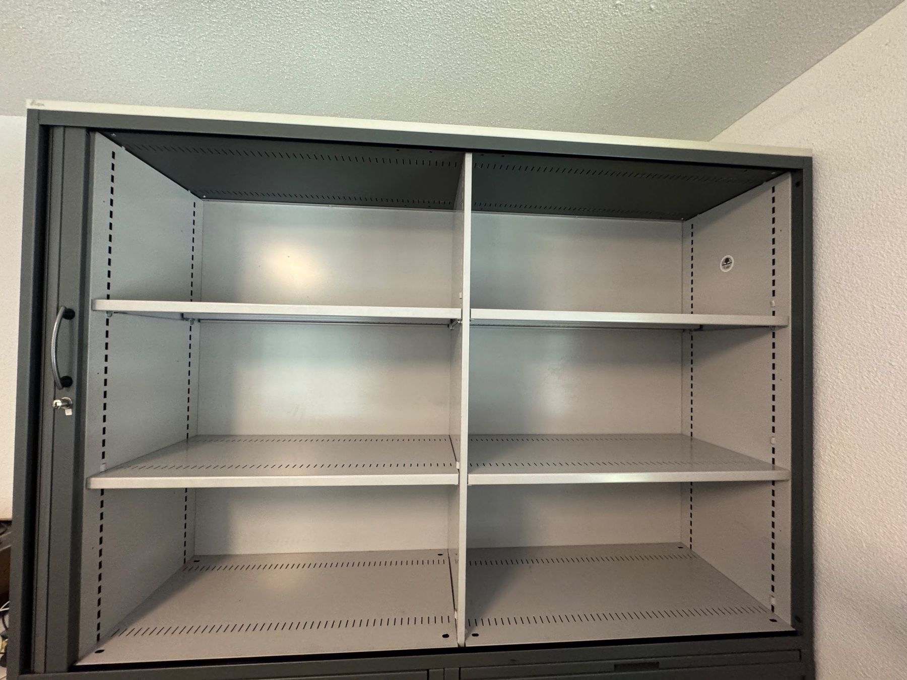 Lista Armadi: LISTA Rollladenschrank #2 – Usato da Kestenholz venduto da cvx_889vv 2
