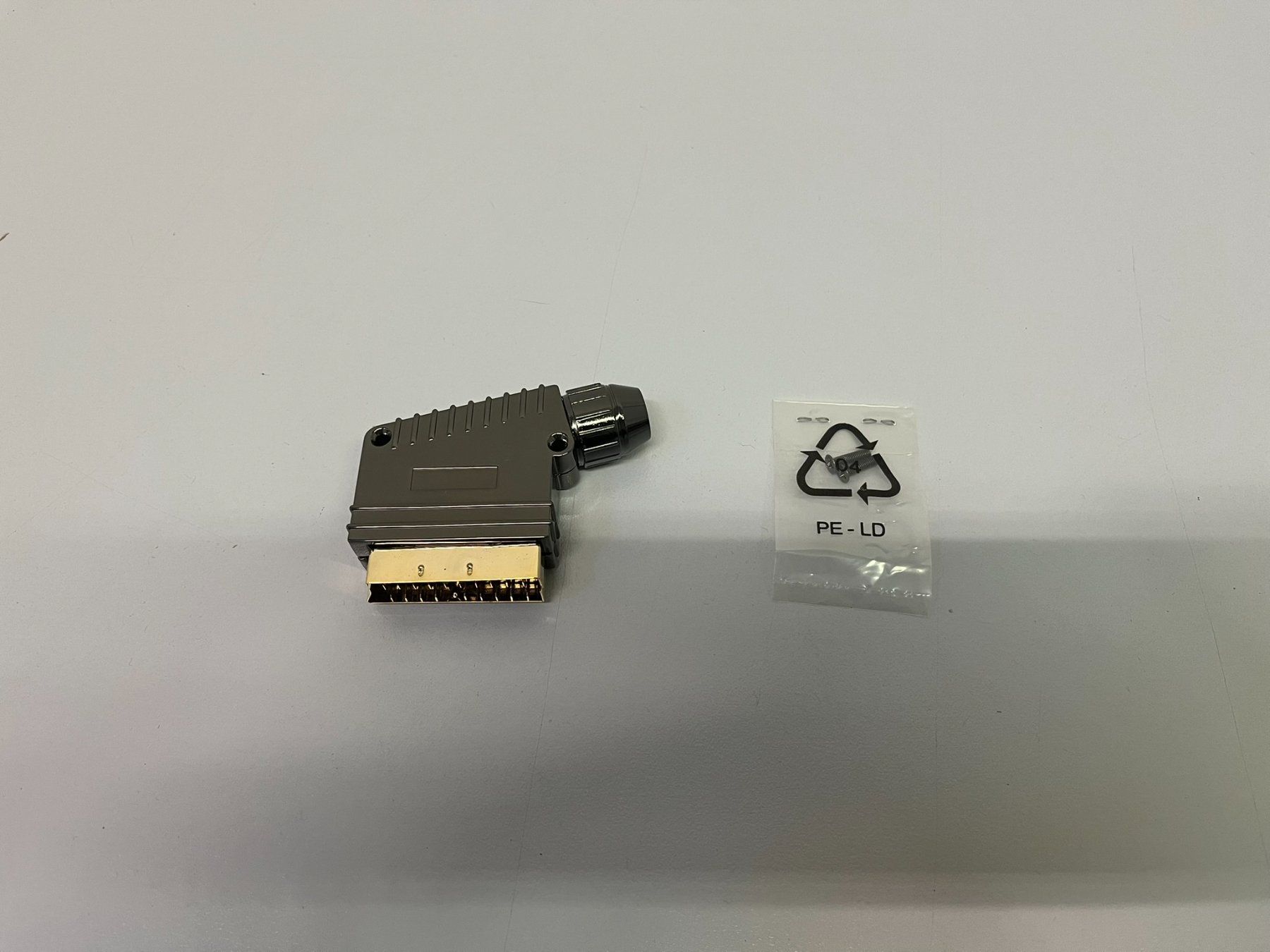 Kabel: Vollmetall SCART-Stecker – Neu (gemäss Beschreibung) aus Hochdorf von av-electronics