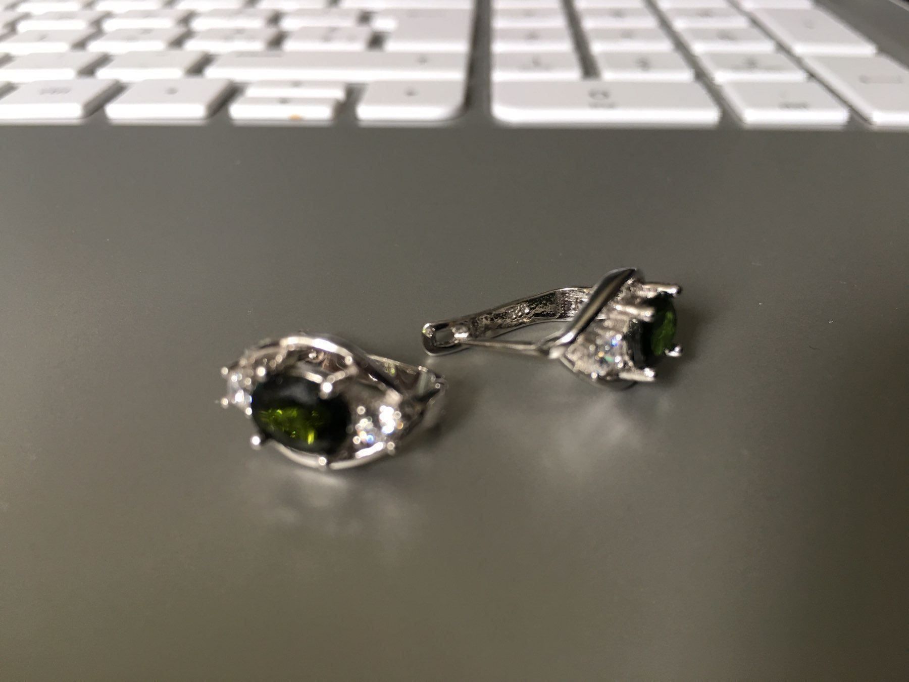 Orecchini pendenti & Orecchini a lobo: Ohrringe Cromium Diopside – Nuovo e nell'imballaggio originale da Oberentfelden venduto da Judyku