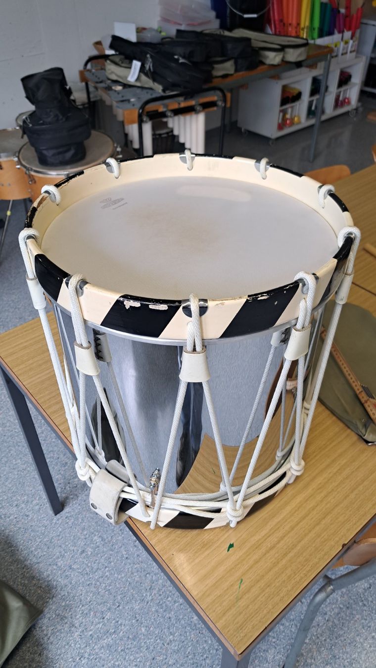 Basler Strumenti musicali: Rothen Trommel - Messing – Usato da Gansingen venduto da v_oeschger