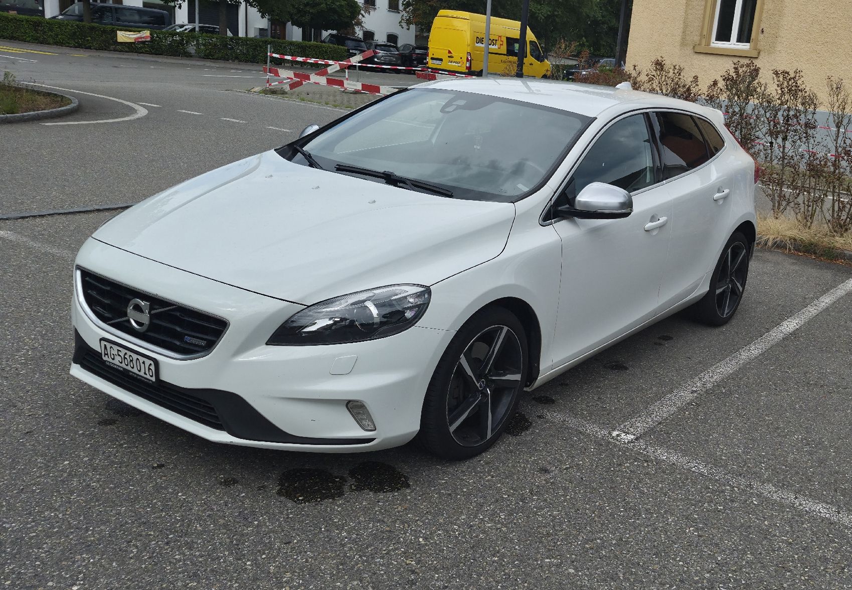 Volvo Autos: Volvo V40 T5 R-Design 254PS – D'occasion à Dottikon par spore1990