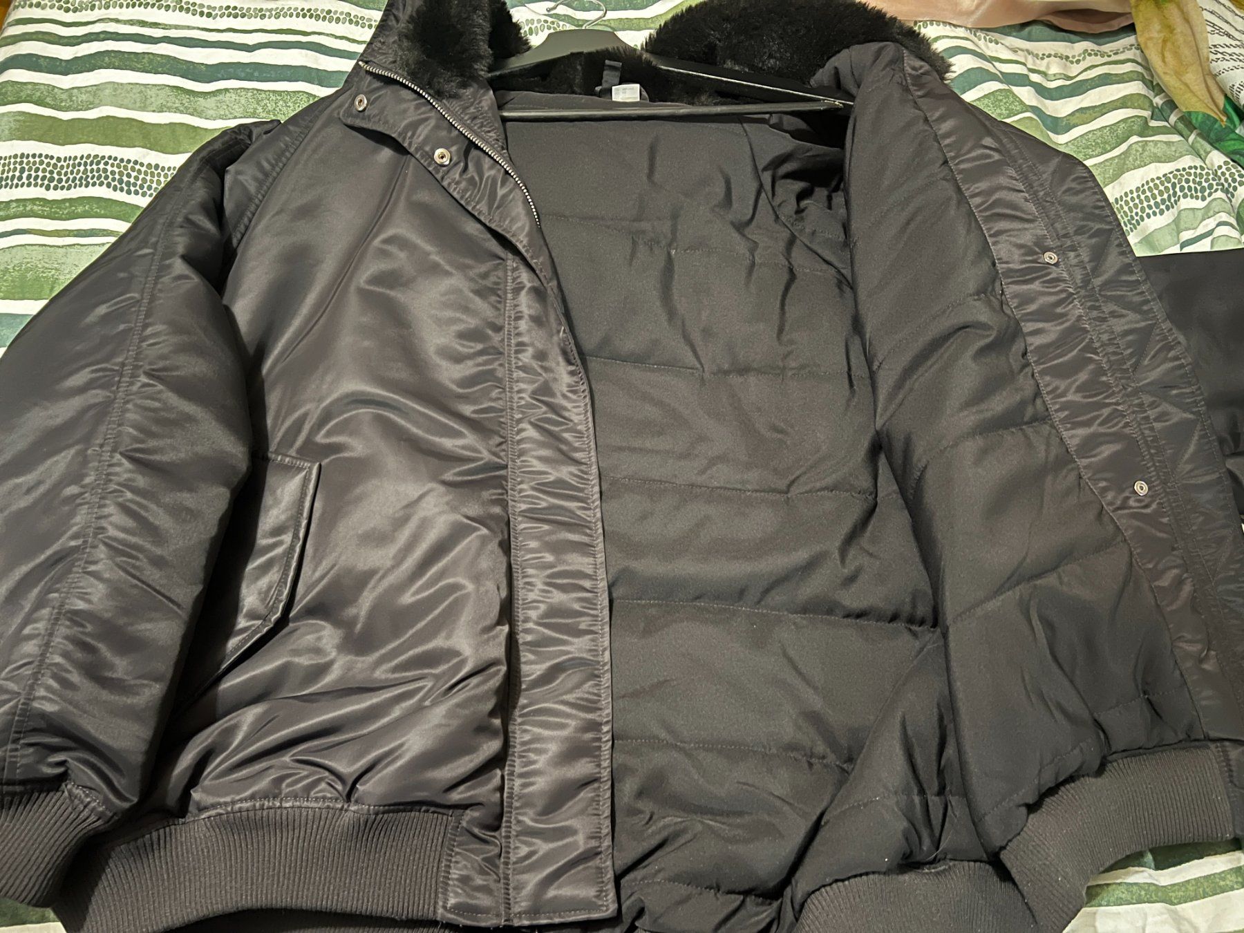 H&M Giacche: Bomber Matelassé Oversize H&M XL – Usato da Monthey venduto da Black-Cockatoo 3