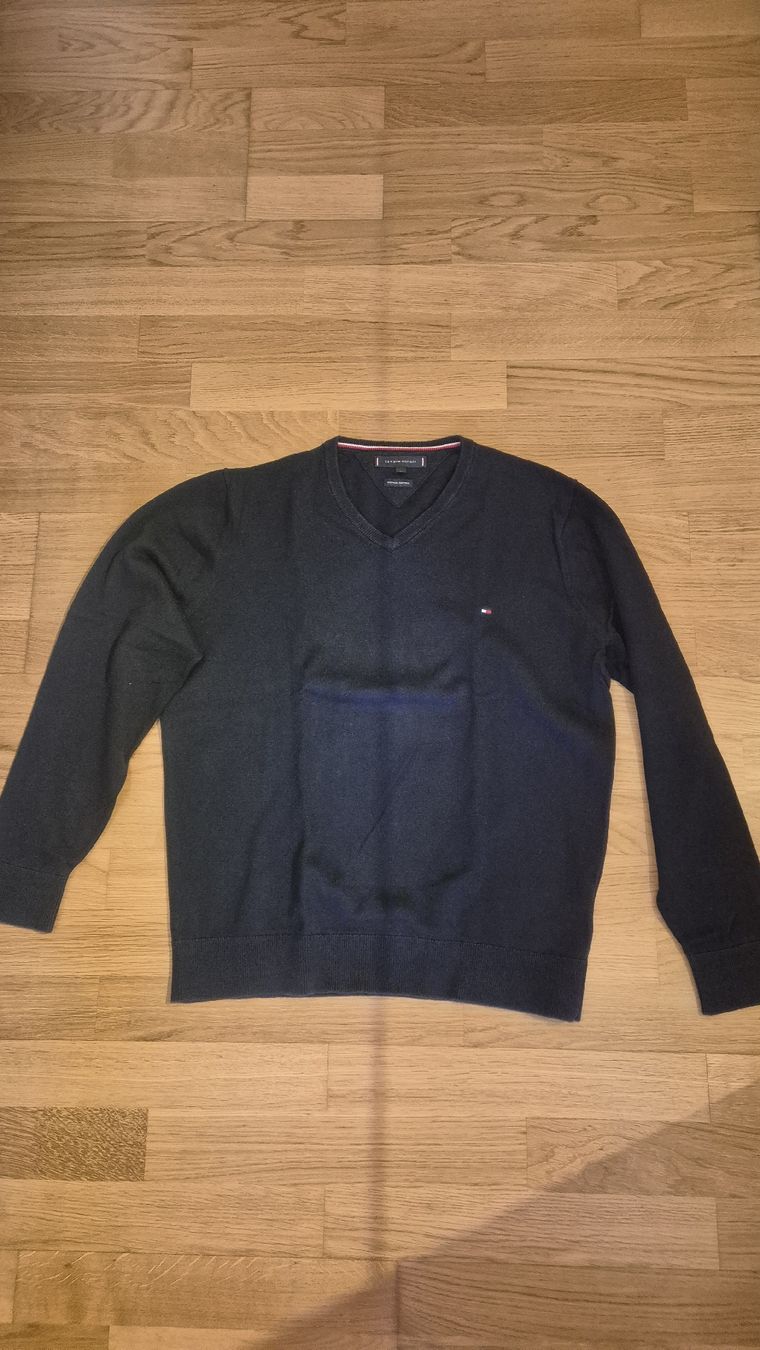 Tommy Hilfiger Pullover & Sweatshirts: Herren Pullover Tommy Hilfiger V-Ausschnitt blau L – Gebraucht aus Riehen von schneider.jcl