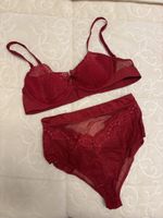 Set Lingerie in Red NP: 75.-