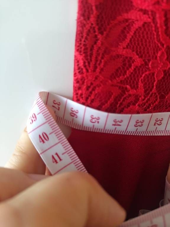 Kleider: Jolie robe dentelle rouge – Gebraucht aus Lutry von jehanne1906 4
