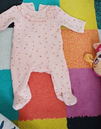 Süsser Baby Schlafanzug mit Füssen, Grösse 56 /62 Top Zustan