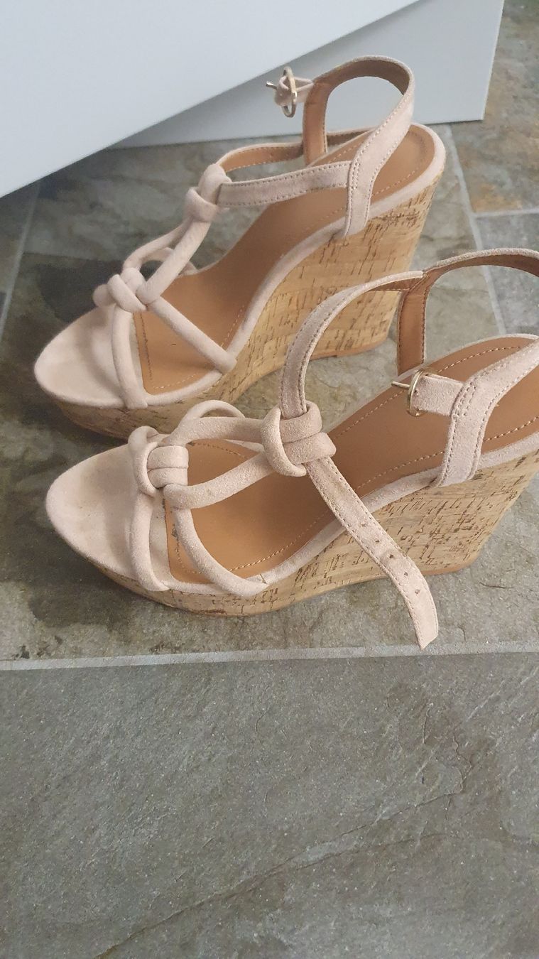 Scarpe da donna: H&M Keilabsatz Sandalen Grösse 36 – Usato da Kölliken venduto da Jonalu 1