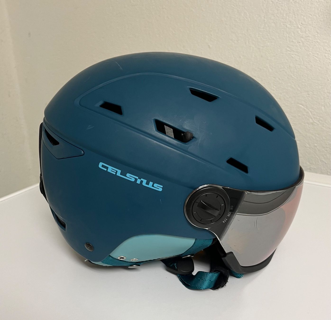 Caschi: CELSIUS Skihelm, Gr. 54-58 cm – Usato da Zollikerberg venduto da elbamania