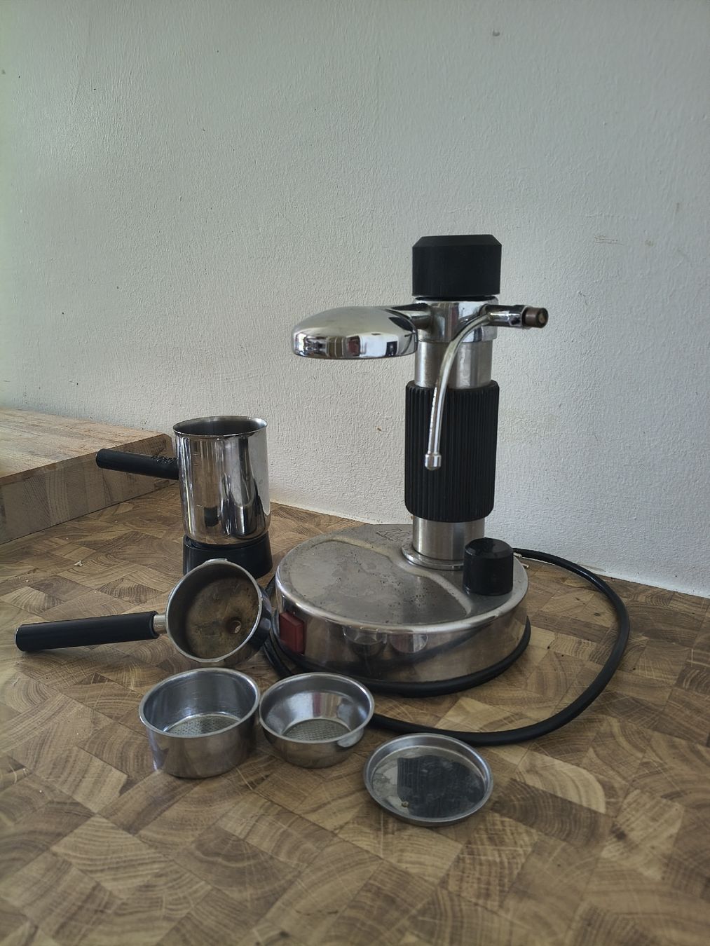 Macchine per caffè & Macchine per espresso: AMA Milano Espresso Machine Used - No Steam Function  – Difettoso da Zürich venduto da TrainLine 4