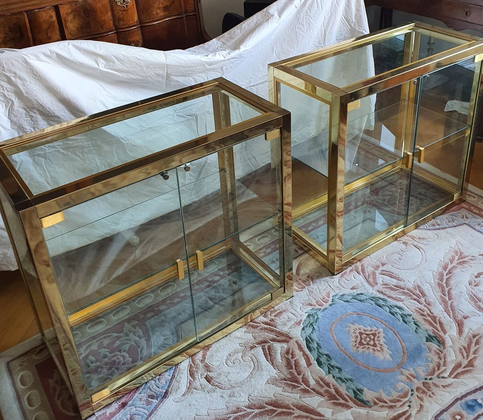 Vitrinen: 2 Vitrine / Glas Schrank vintage – Gebraucht aus Küsnacht ZH von qn8_5xp8 1