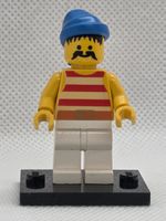 LEGO Pirates pi042 Pirate Red / White Stripes Shirt