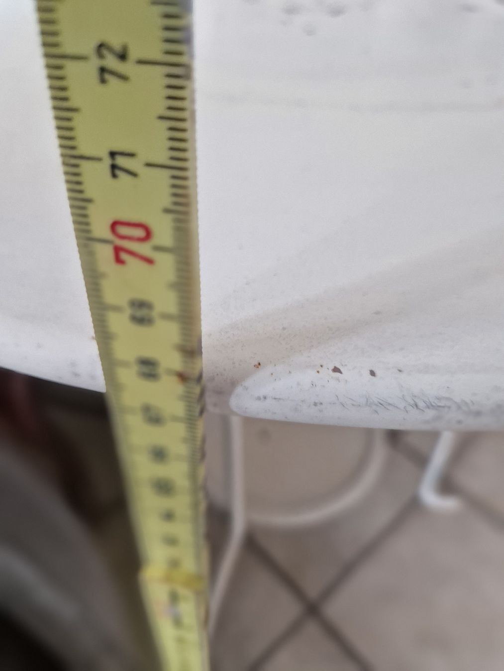 Tavoli: Gartentisch Weiss Metall 50cm rund. Blechtischli herzig – Usato da Mörigen venduto da Clio111 3