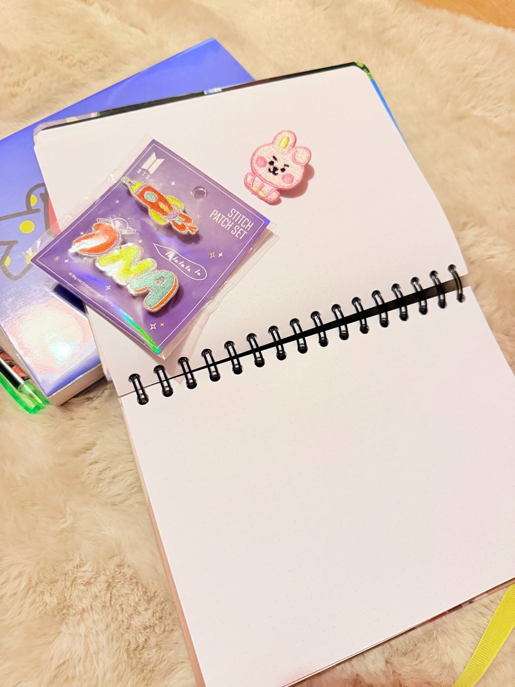 Carte collezionabili: BTS / BT21 study planner+notebook+DNA official pin merch – Nuovo (secondo la descrizione) da Dübendorf venduto da saltedbread 2