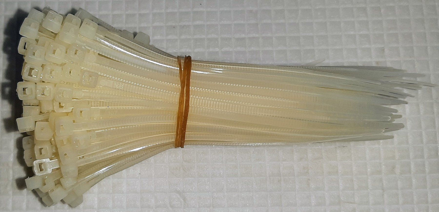 Alle Werkzeuge: 200 Stk.Kabelbinder weiss 100 x 2.5mm – Neu (gemäss Beschreibung) aus Zürich von Zurich 3