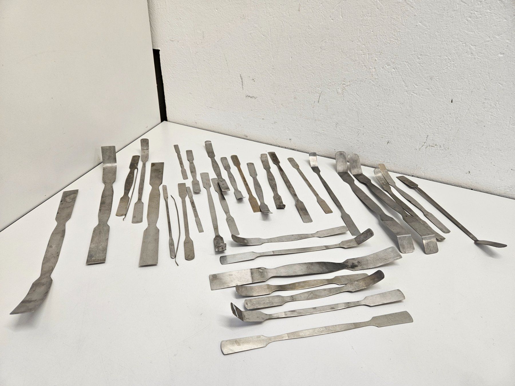 Attrezzature mediche: Vintage-Laborbesteck-Set circa 100 Stück – Usato da Niederdorf venduto da LeptonAG_Labor 1