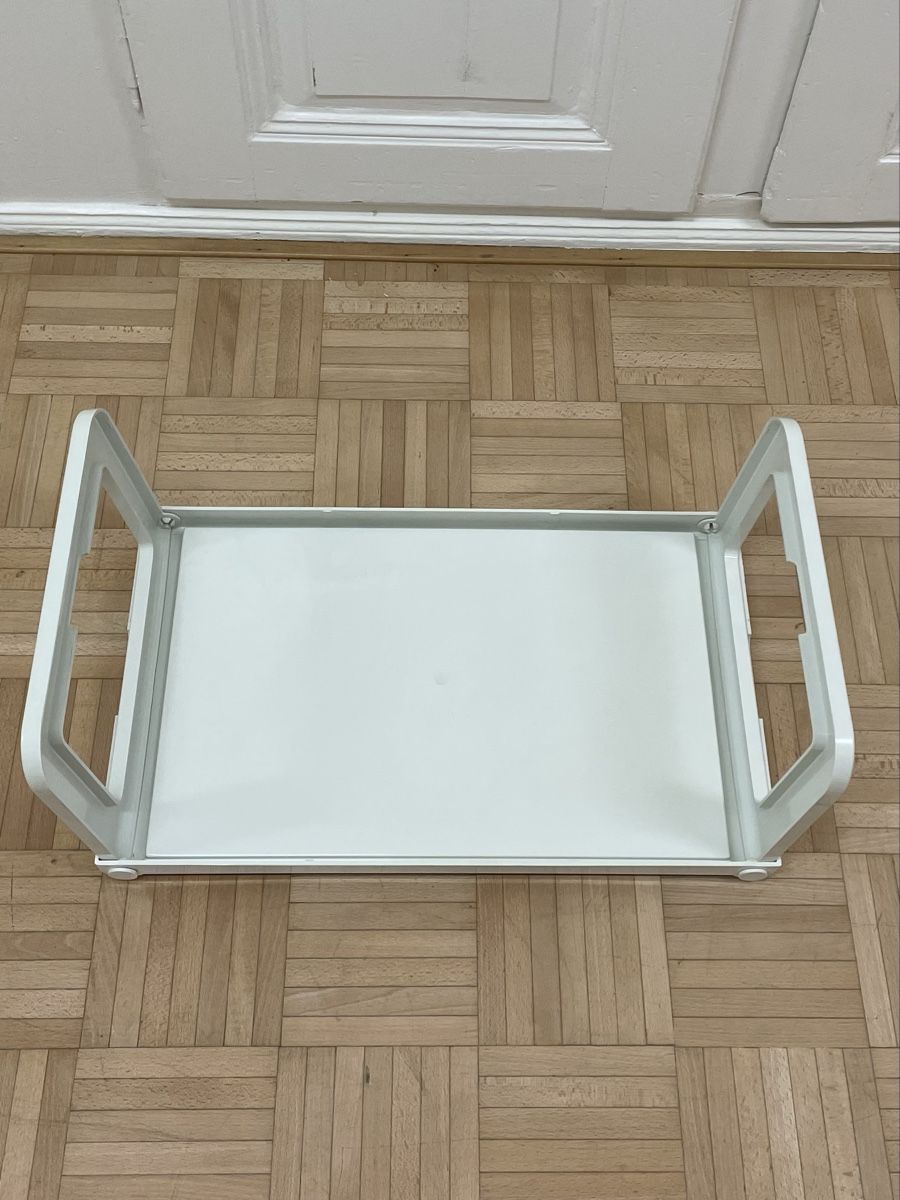 Guzzini Servierplatten: Vintage Folding Tray Guzzini Serviertablett mit Klappstützen – Gebraucht aus Zürich von Vintagewiesel 4
