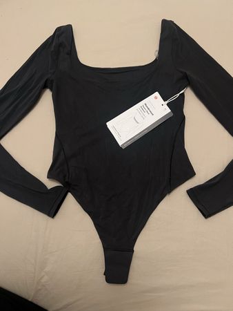 Lululemon square-neck bodysuit ultra soft Nulu taille XS