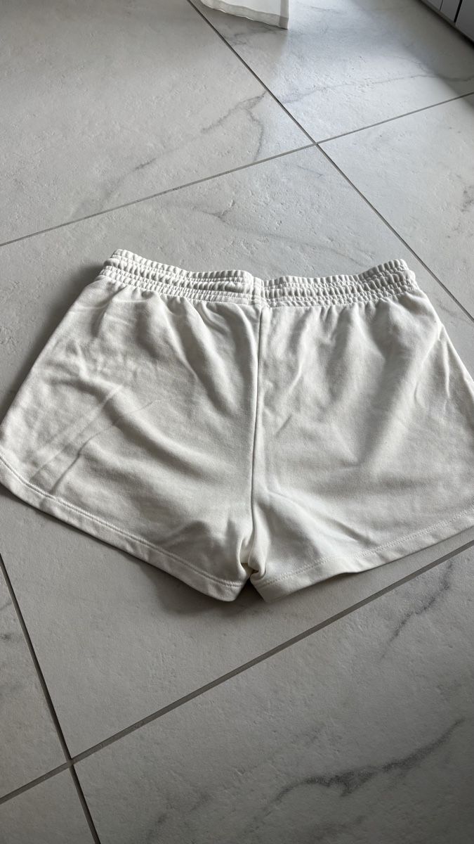 H&M Hosen: H&M Shorts weiss M – Gebraucht aus Seengen von sa_land 1