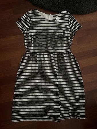 Kleid Ann Taylor 10 ungetragen mit Etikett. 
