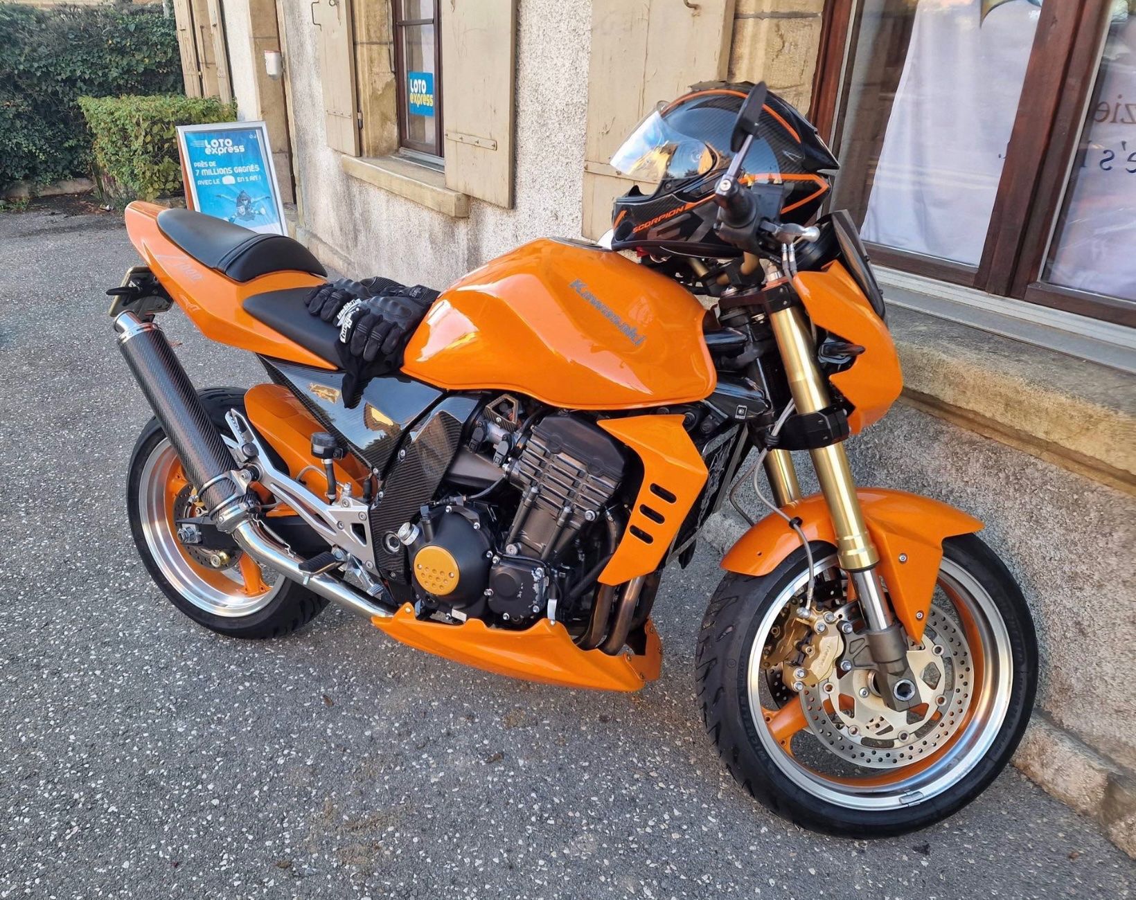 Kawasaki Touring: Kawasaki Z 1000. – Usato da Bevaix venduto da Nounoursch